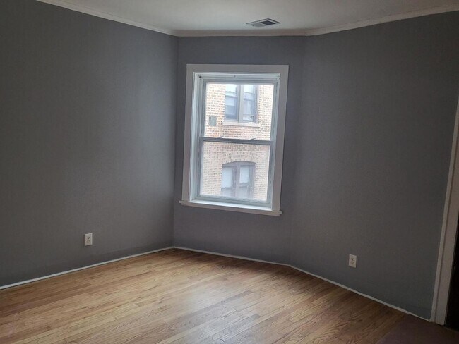 Foto del edificio - 7307 S Bennett Ave