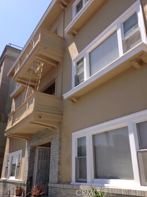 Foto del edificio - 301 W 4th St