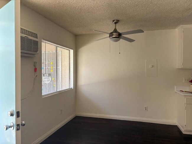 Foto del edificio - 1.0 bedroom in Los Angeles California 91343