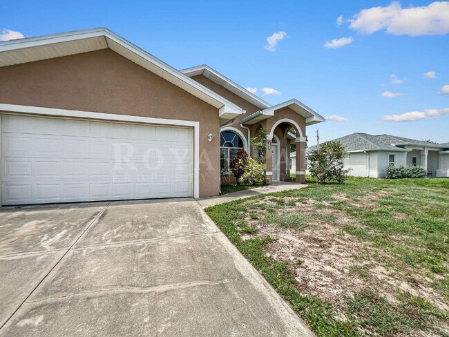 Foto del edificio - 3BR/2BA Cape Coral Home You'll Compare Every Other Rental To