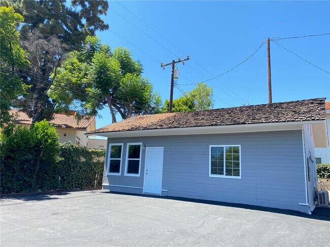 Foto del edificio - 6971 N Ferncroft Ave