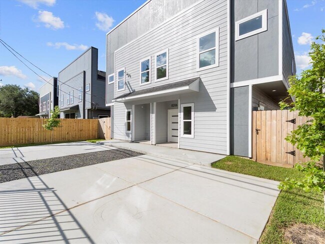 Foto del edificio - 8206 Knox St