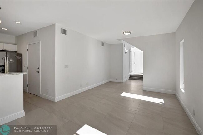 Building Photo - 1108 S 20th Ave