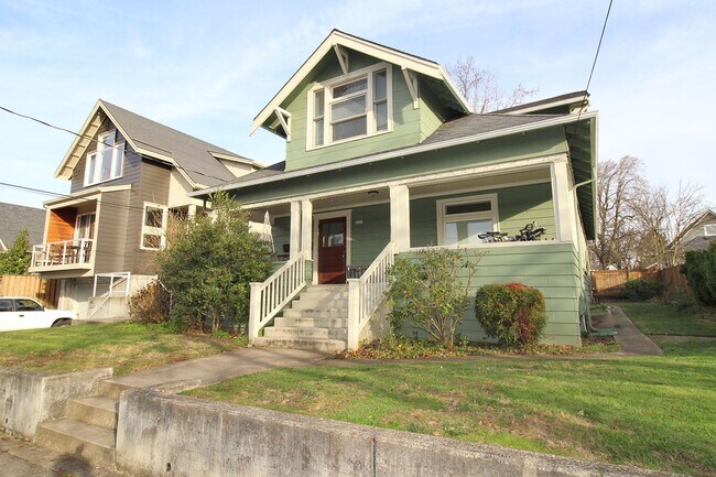 Building Photo - 4826 NE 14th Pl