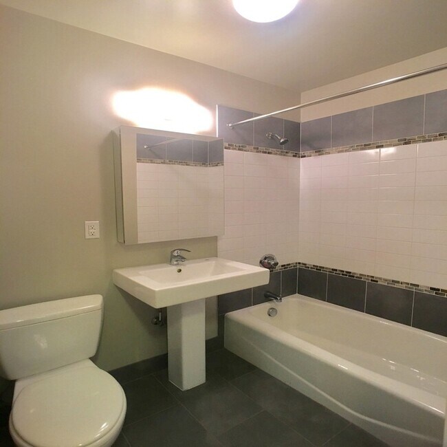 Foto del edificio - 2700 SE Stark St