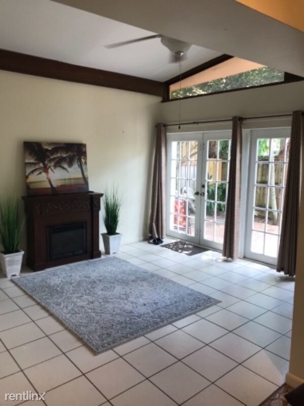 Building Photo - 2 br, 1 bath Apartment - 1512 NE 14th Street