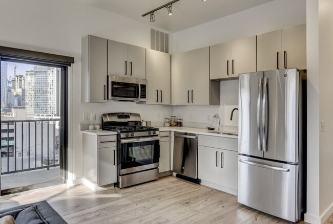 Building Photo - Sleek 1 Bedroom Condo walkable to all things in The Gulch