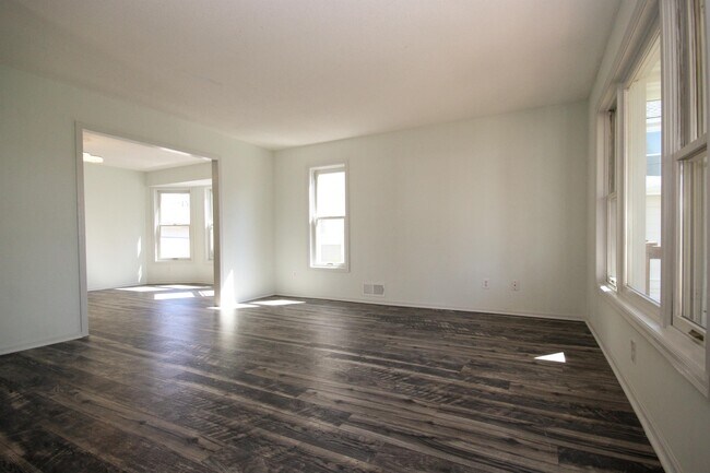 Foto del edificio - 637 19th Ave NE