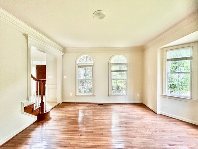 Building Photo - 10503 Aubinoe Farm Dr