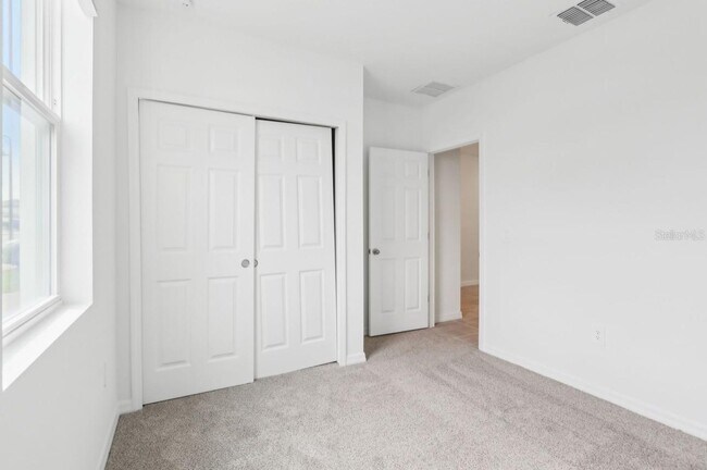 Building Photo - 2310 White Tail St