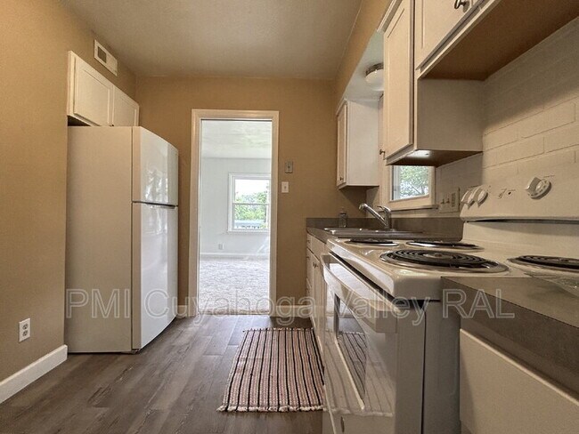 Building Photo - 2364 Suncrest Dr