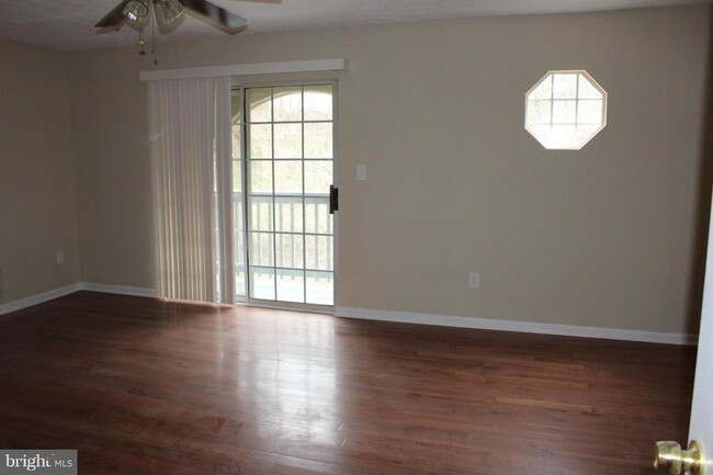 Foto del edificio - 4832 Brookstone Terrace