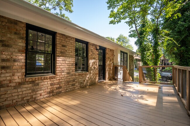 Building Photo - 1051 Crooked Creek Rd