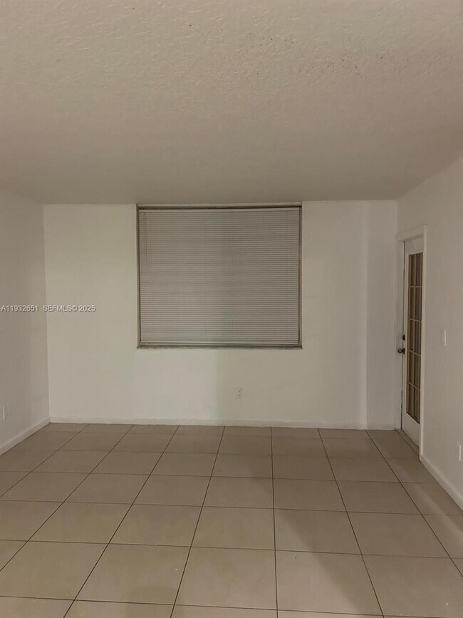 Foto del edificio - 4025 W McNab Rd