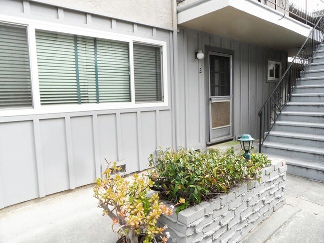 Building Photo - 737 Golden Oak Ct