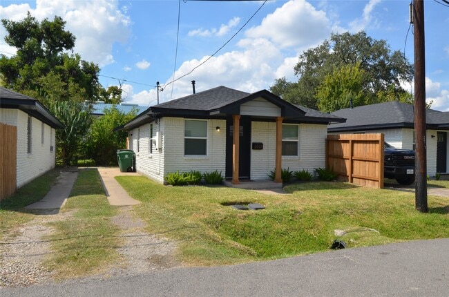 Building Photo - 3007 Columbia St