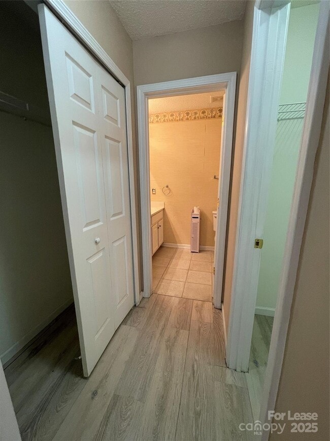 Foto del edificio - 16740 Timber Crossing Rd