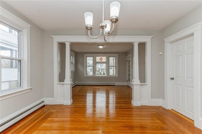 Building Photo - 685 River Ave