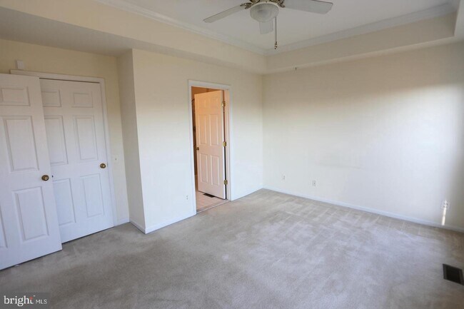 Foto del edificio - 7046 Falls Reach Dr
