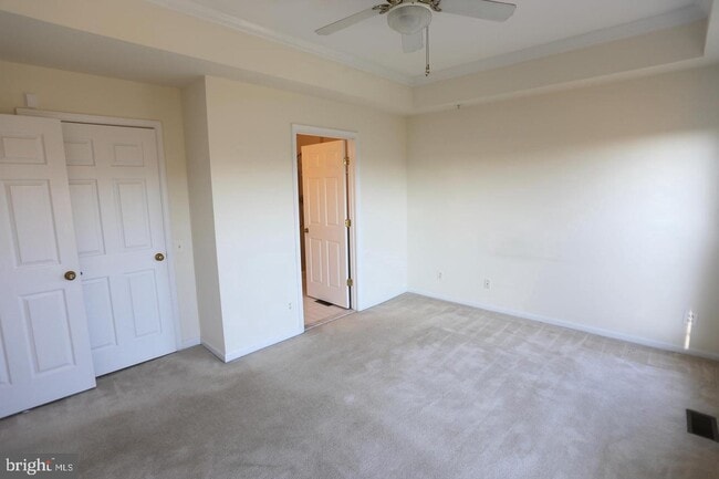 Building Photo - 7046 Falls Reach Dr