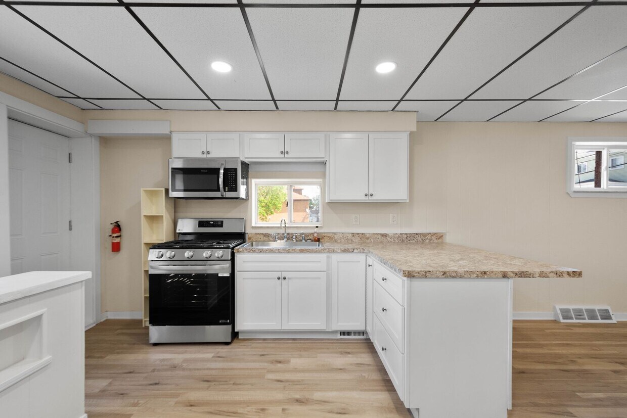 Primary Photo - Gorgeous 2 bedroom in Pittsburgh available...