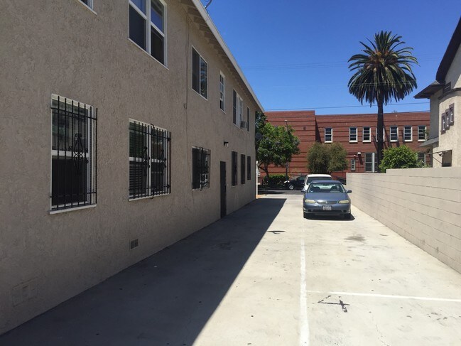 Building Photo - 1442 W 27th St