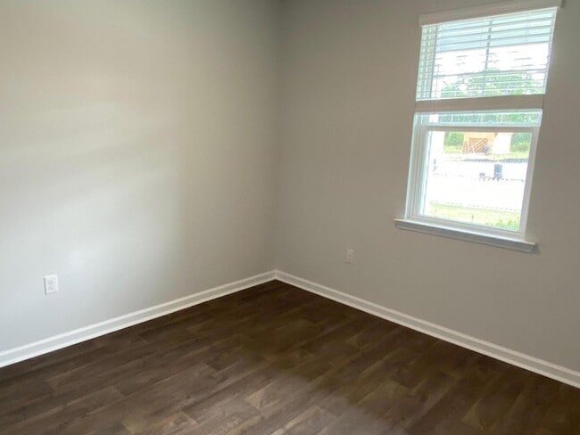 Building Photo - 1088 Refuge Wy