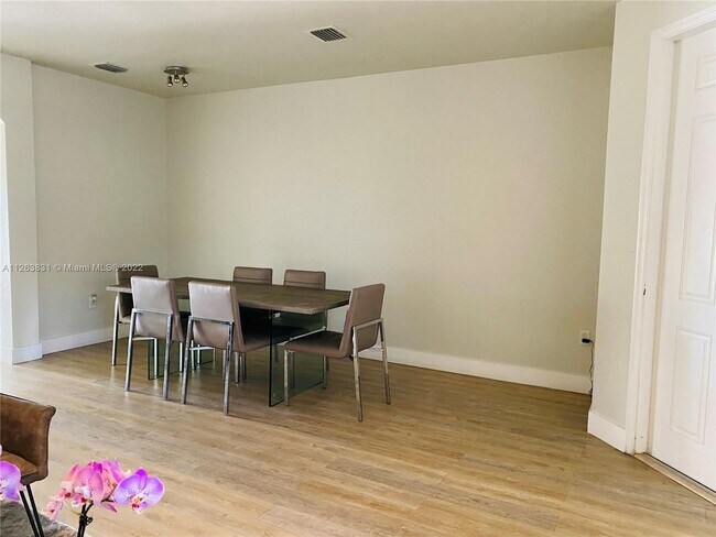 Foto del edificio - 3539 W 89th Pl