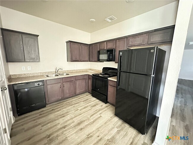 Building Photo - 2424 FM 1113