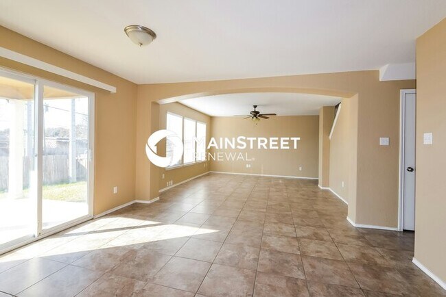 Foto del edificio - 4 Bedroom Pet-Friendly Home in San Antonio...