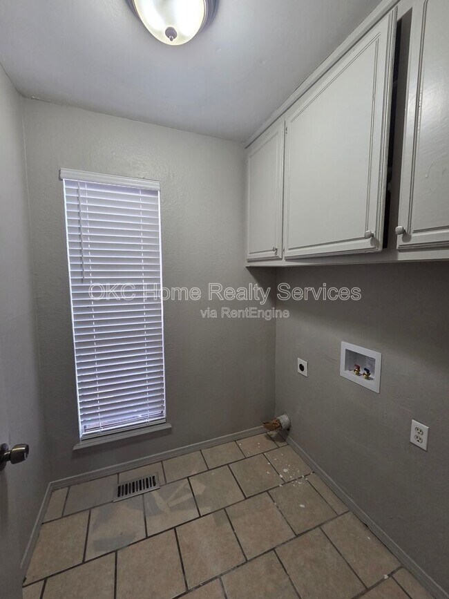 Foto del edificio - 6715 Lyrewood Ln