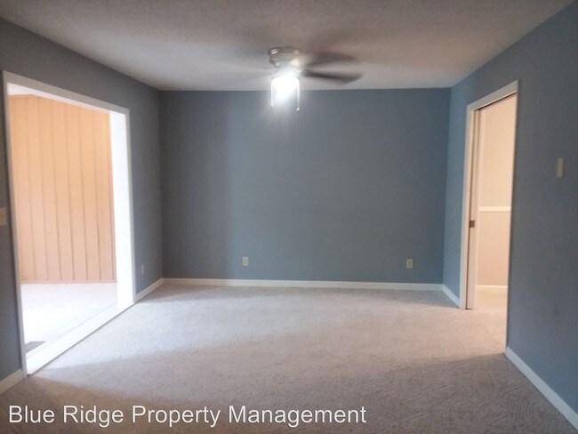 Building Photo - 3 br, 2.5 bath House - 112 Scotland Road #A5