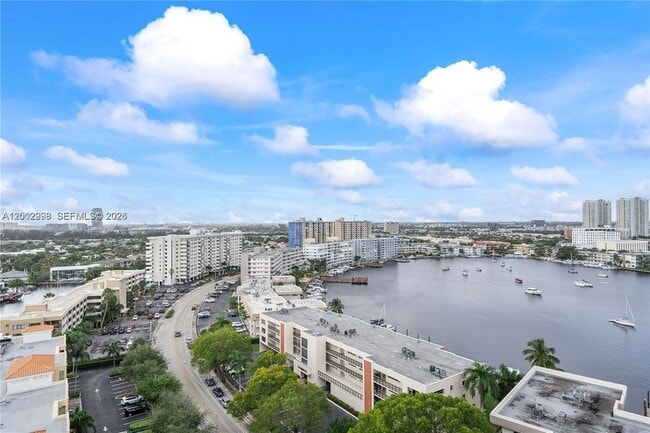 Foto del edificio - 137 Golden Isles Dr