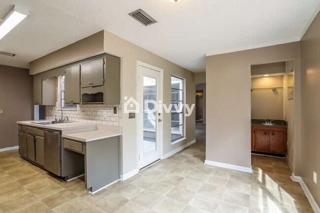 Building Photo - 1413 DOLPHIN Street, ORANGE PARK, FL 32073