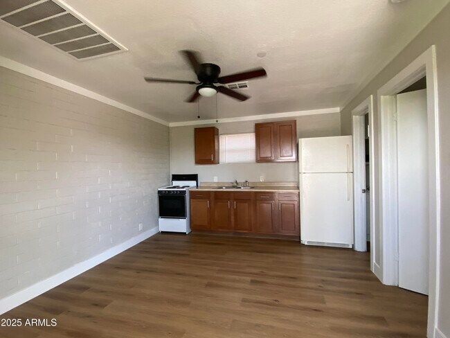 Foto del edificio - 1595 W Mountain View Rd