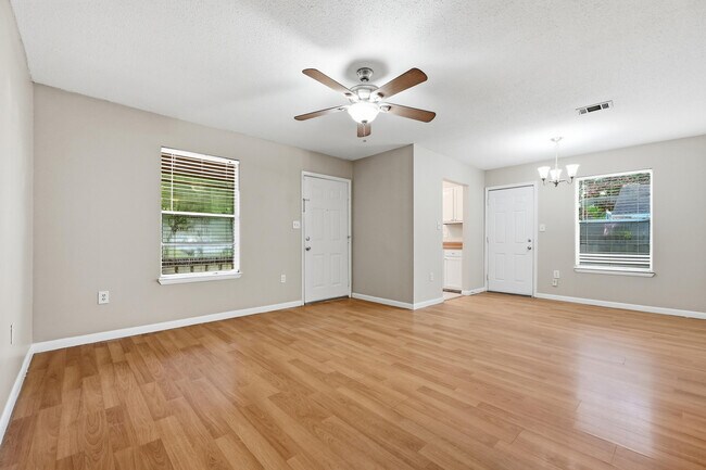 Foto del edificio - 310 Redwood Ave