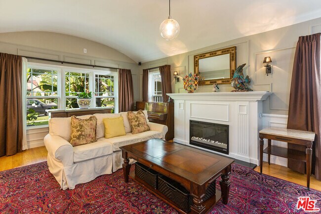 Foto del edificio - 2044 Manning Ave