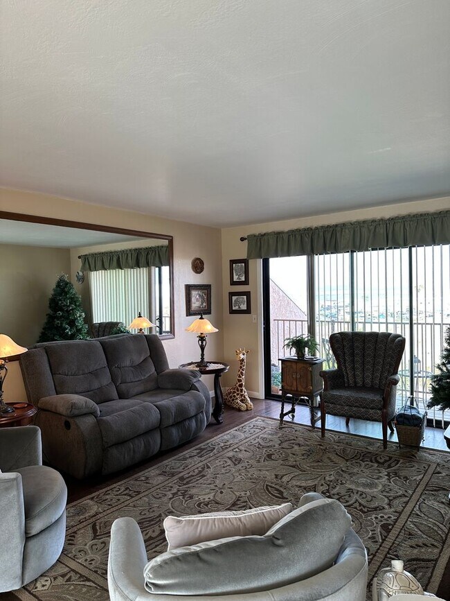 Building Photo - Winter 23/24 Furnished Rental - Nov-Dec-Jan