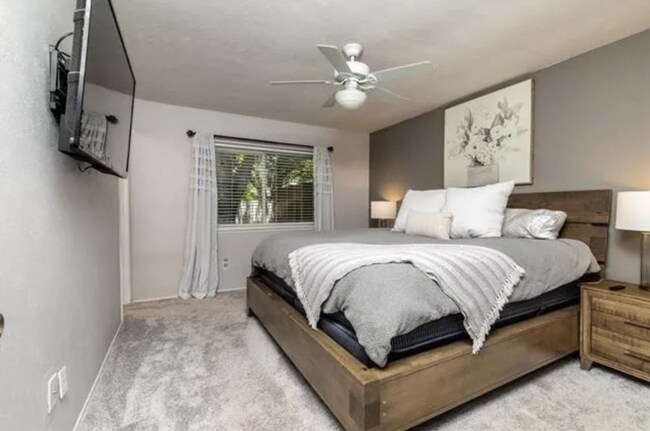 Foto del edificio - 533 Hightrail Dr