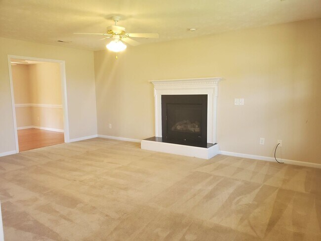 Foto del edificio - Charming 2 Story Home with Sun-Room!