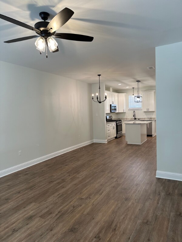 217 Hoover Dr Unit B, Slidell, LA 70461 Room for Rent in Slidell, LA