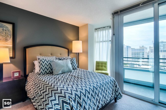 Building Photo - STREETERVILLE: Roof deck and in-unit W/D