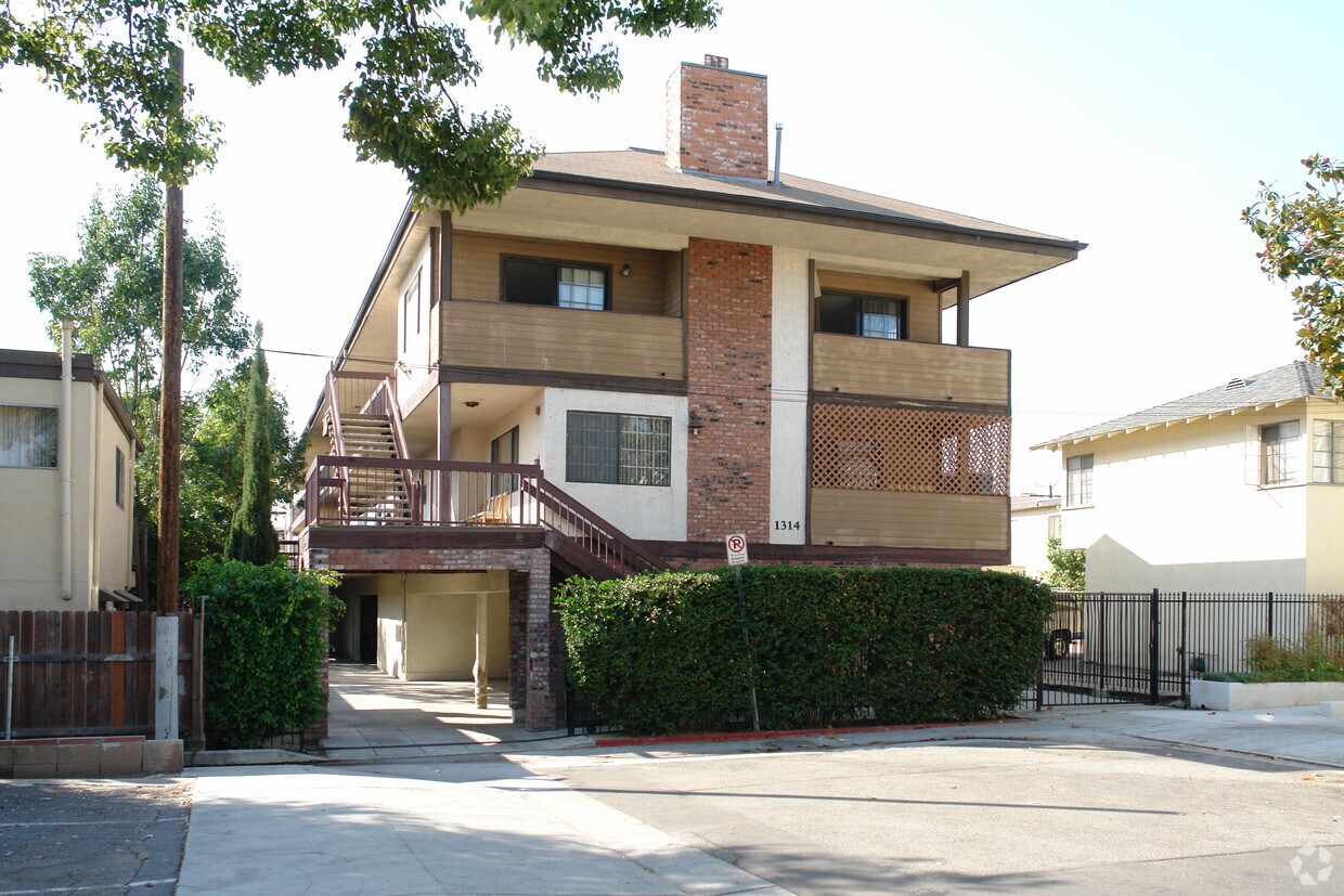 Building Photo - 122 Olive St