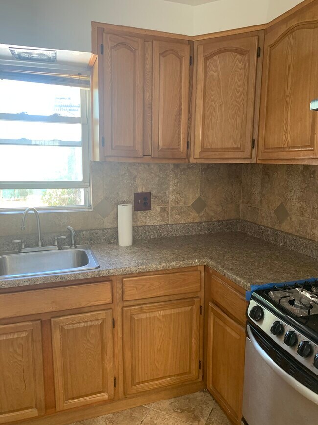 Building Photo - 388 E 2nd St