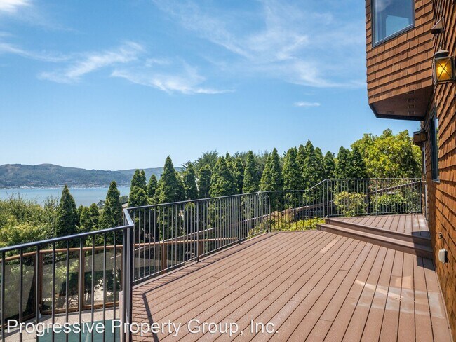 Building Photo - 4 br, 2.5 bath House - 27 Meadow Hill Drive