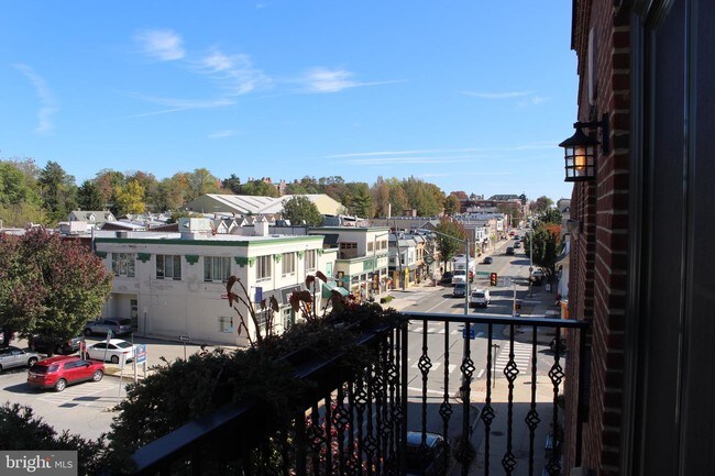 Foto del edificio - 1112 E Lancaster Ave