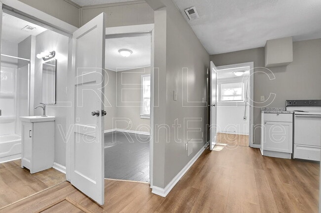 Building Photo - 4029 Parthenia Ave