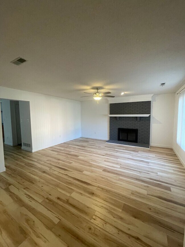 Foto del edificio - 104 Green Meadows Dr.