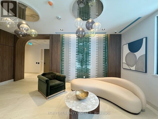 Building Photo - 758 Dovercourt Rd