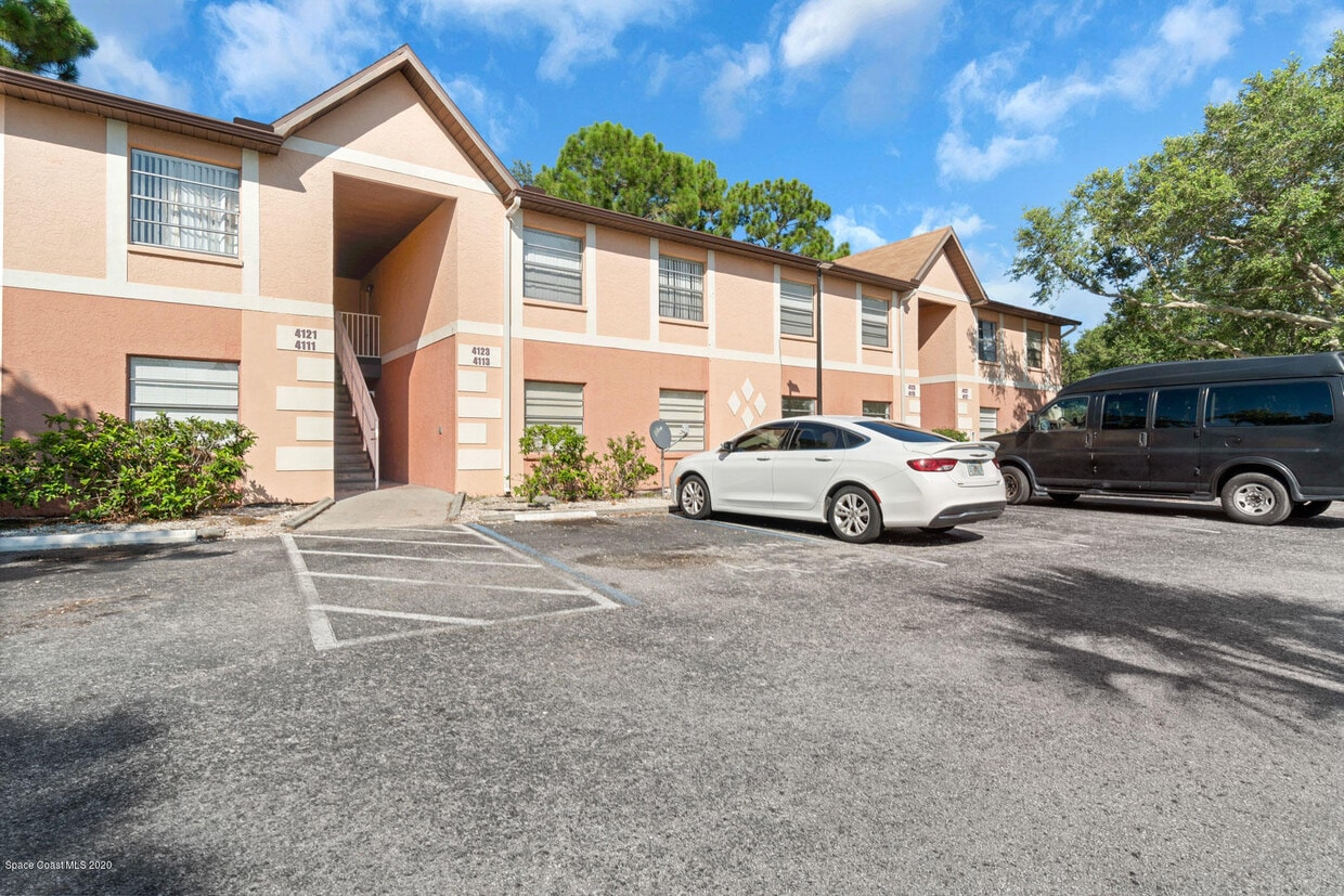 4113 Pinewood Dr NE, Palm Bay, FL 32905 Townhome Rentals in Palm Bay